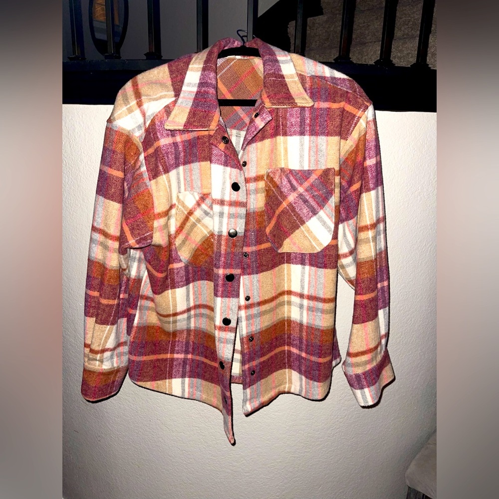Flannel shacket, women’s medium, plaid mauve, pink, brown and beige colors.